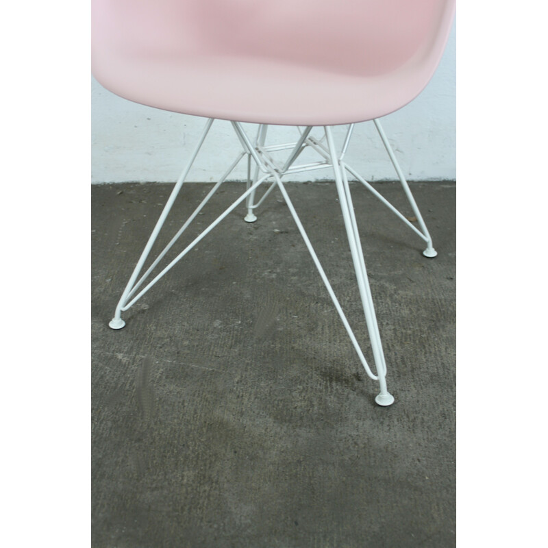 Vintage Plastic DAR armchair rosè, Charles Eames for Vitra