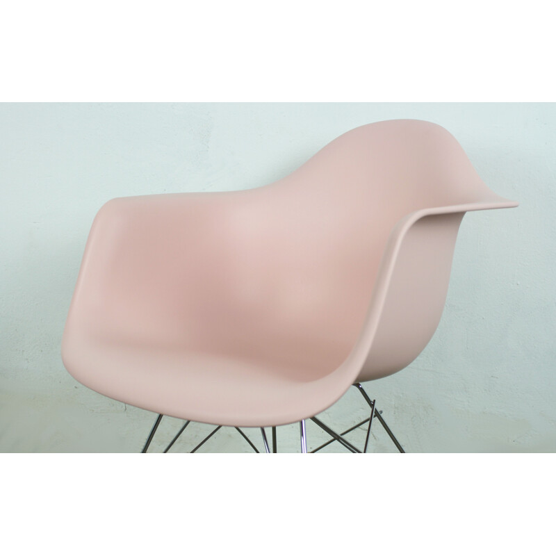 Rocking chair RAR en plastique rose, Charles Eames pour Vitra