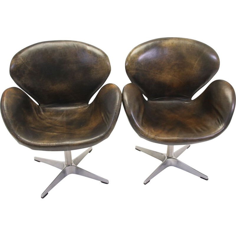 Pair of Vintage Swan Armchair by Arne Jacobsen for Fritz Hansen 1970