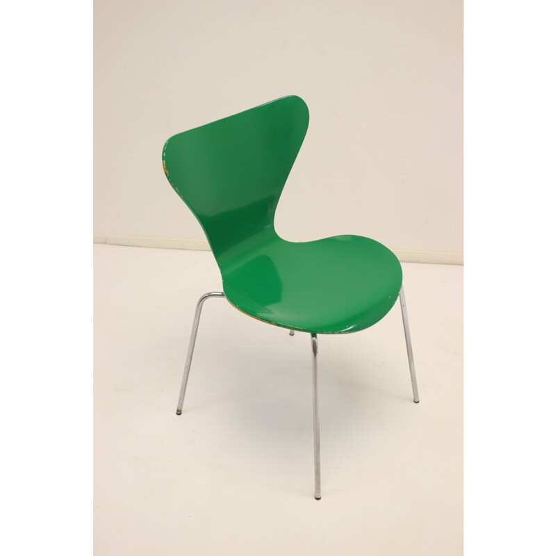 Vintage Model 3107 dining table chair green by Arne Jacobsen 1979 