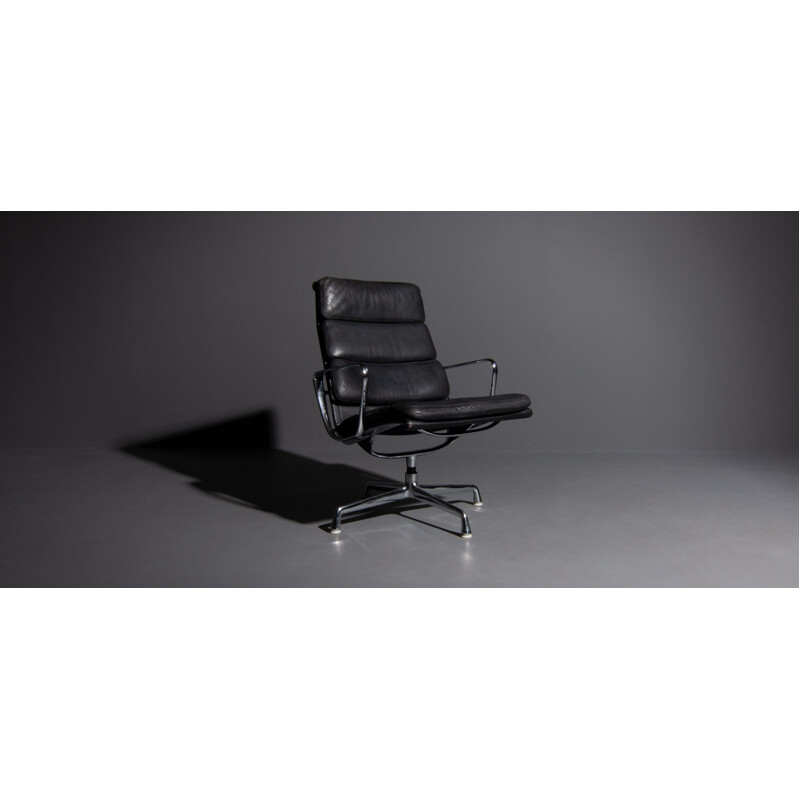 Vintage Eames lounge armchair model EA 216 soft pad black