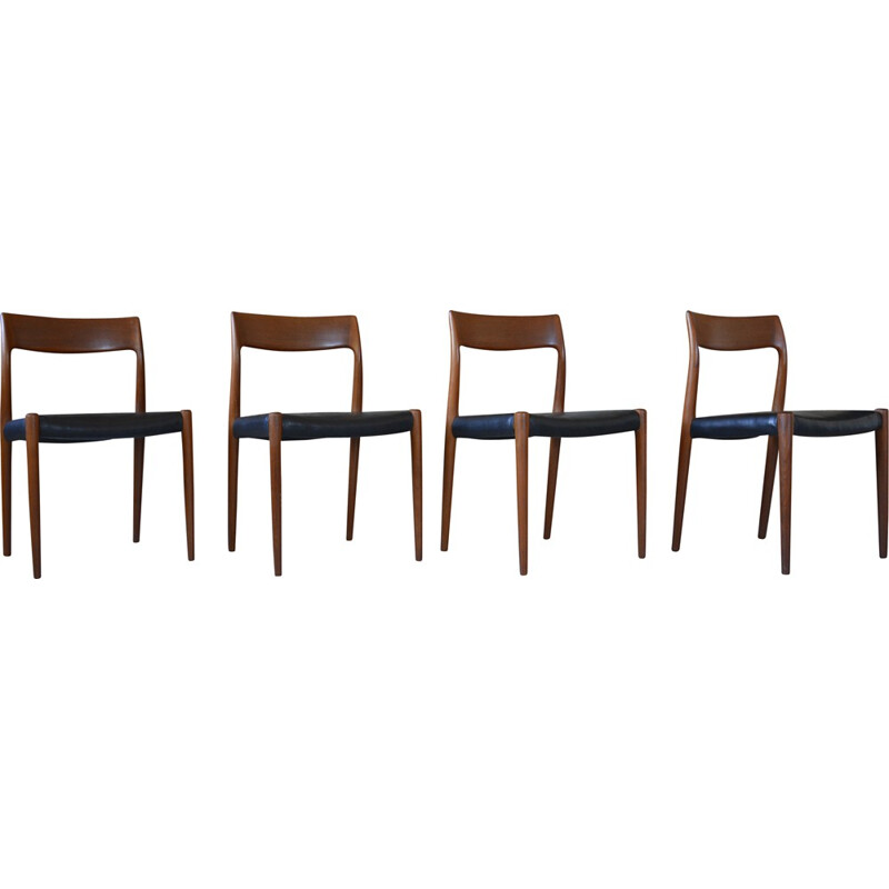 Suite de 4 chaises "77" J.L. Mollers Mobelfabrik en teck et cuir, Niels O. MOLLER - 1960