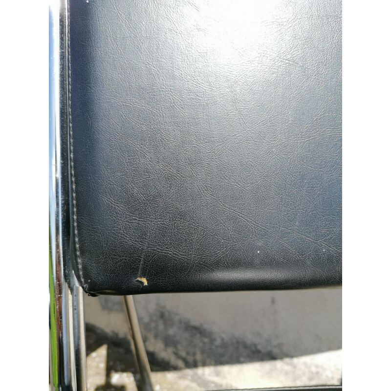 Juego de 4 sillas Skaï vintage cromadas y negras 1970
