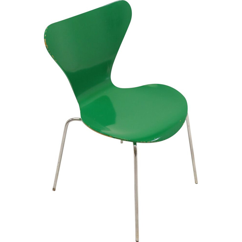 Vintage Model 3107 dining table chair green by Arne Jacobsen 1979 
