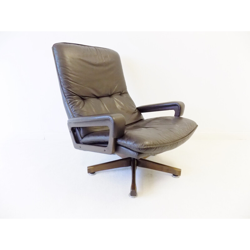 Fauteuil vintage Strässle King vintage fauteuil en cuir brun d'André Vandenbeuck par WK