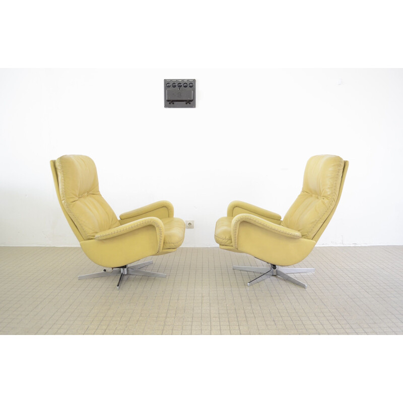 Pair of Vintage leather lounge chairs De Sede DS 231 'James Bond'