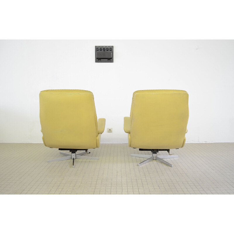 Pair of Vintage leather lounge chairs De Sede DS 231 'James Bond'