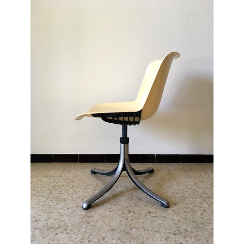 Vintage chair by Osvaldo Borsani for Tecno 1970