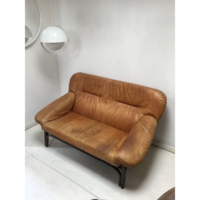 Sofá vintage escandinavo de cuero marrón y bambú