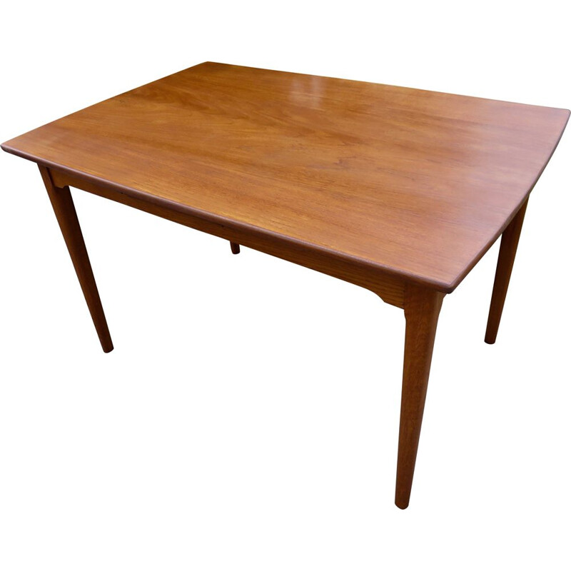 Vintage teak extensible table with rounded edges. Denmark 1960