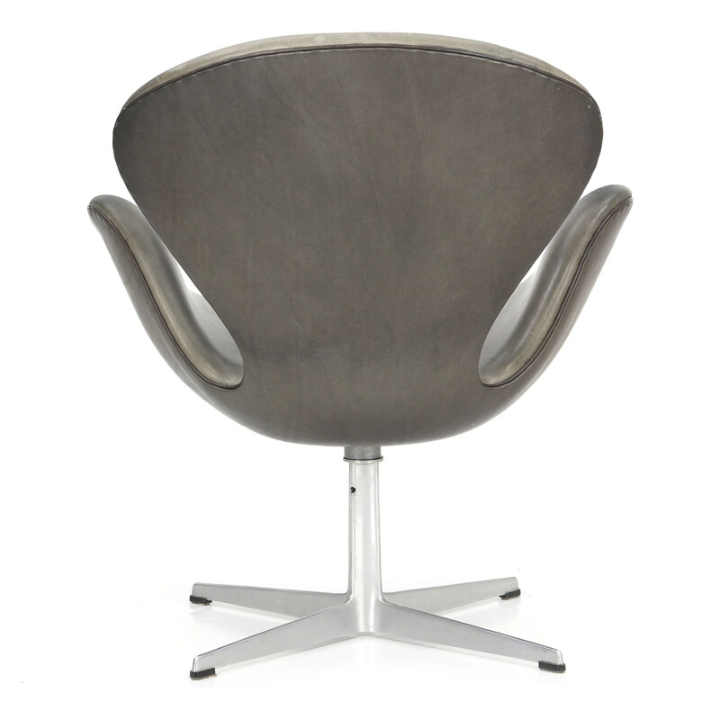 Vintage grey leather swivel armchair by Arne Jacobsen Fritz Hansen 1970