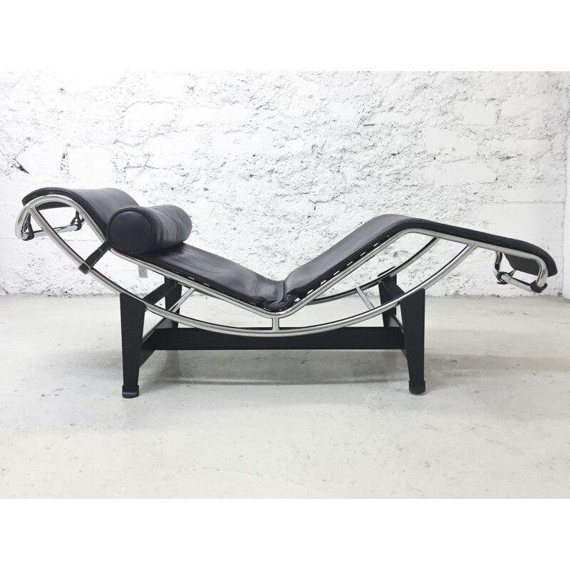 Vintage LC4 black leather armchair by Le Corbusier Cassina 1990