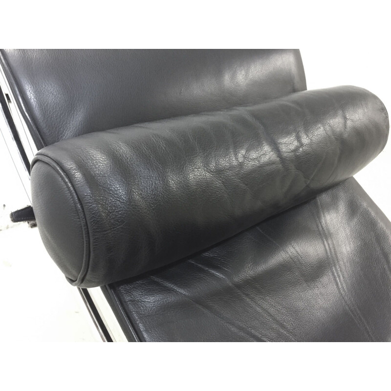 Vintage LC4 black leather armchair by Le Corbusier Cassina 1990