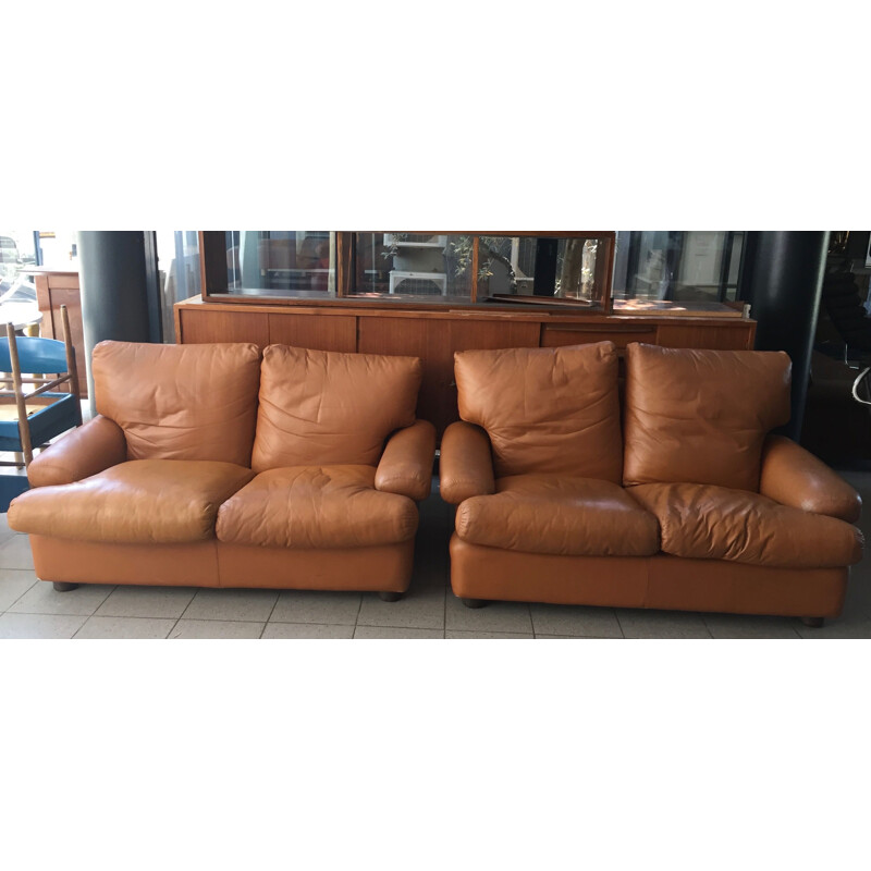 Pair of vintage fawn leather 2 seater sofas Brunati, Italian 1980s
