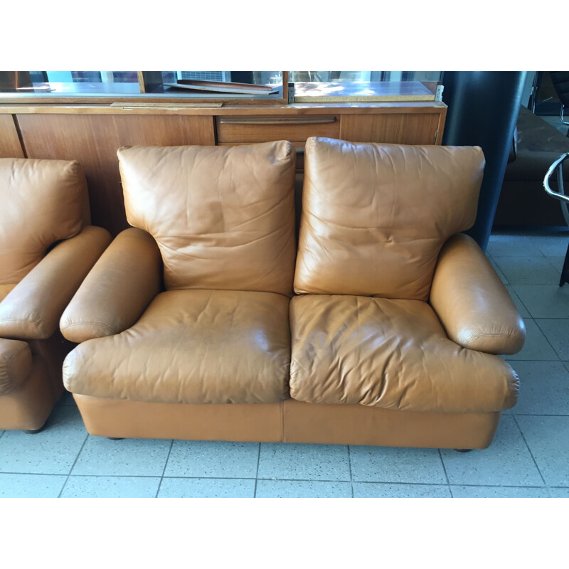 Pair of vintage fawn leather 2 seater sofas Brunati, Italian 1980s