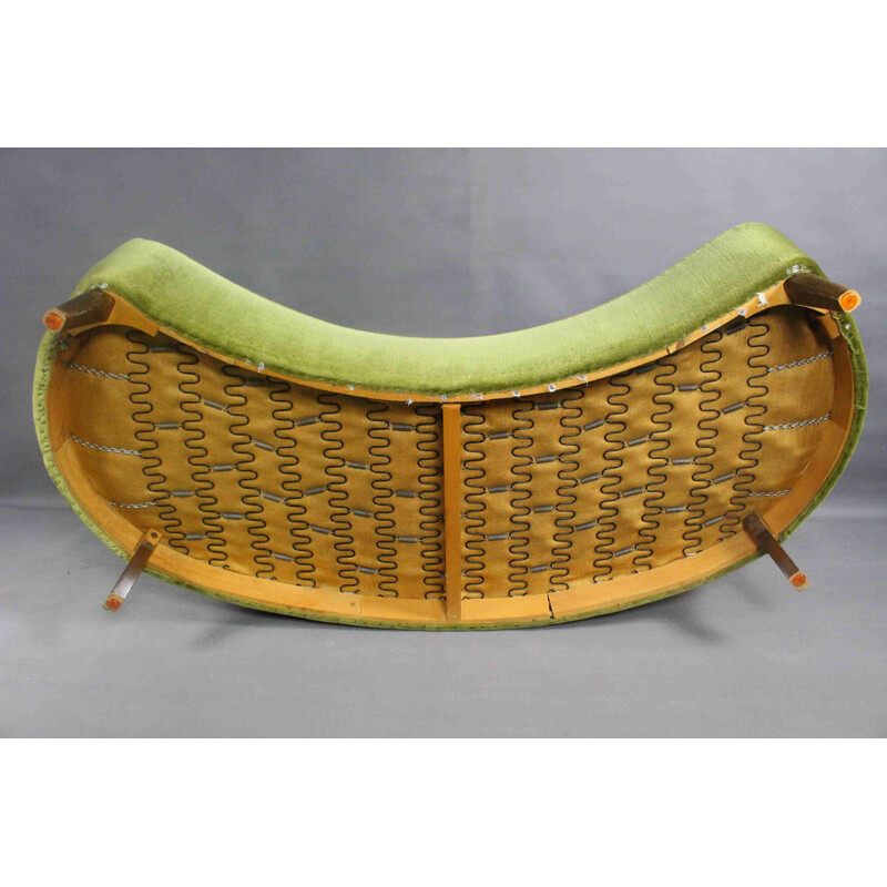 Sofá de terciopelo curvado Vintage Banana, Dinamarca, 1950