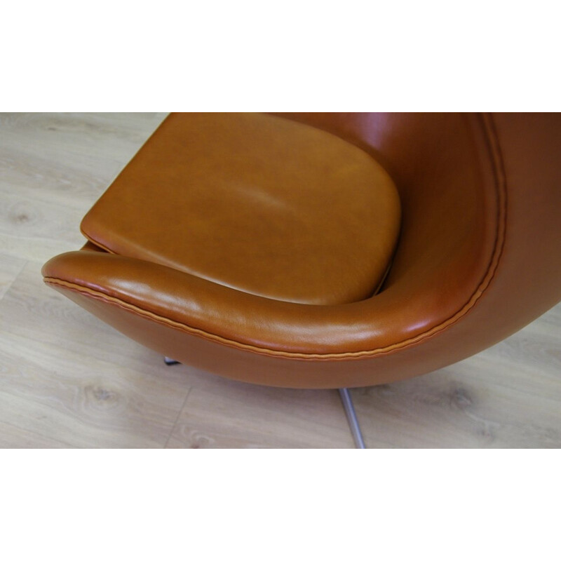 Vintage armchair Model 3316 by Arne Jacobsen for SAS Hotel in Copenhage Danish 1965