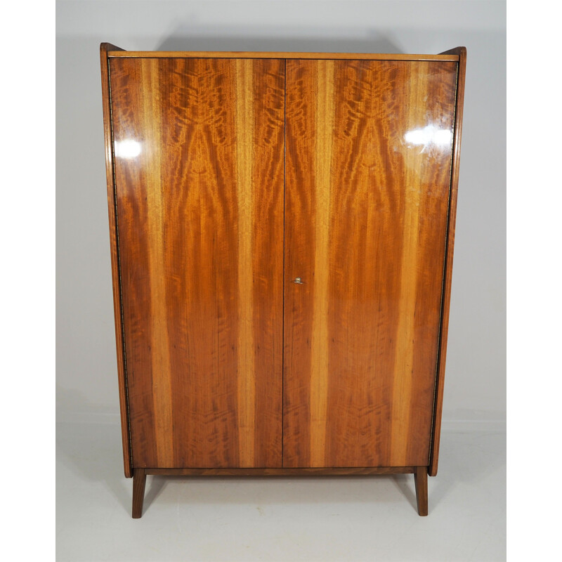 Armoire en noyer vintage de Tatra 1970