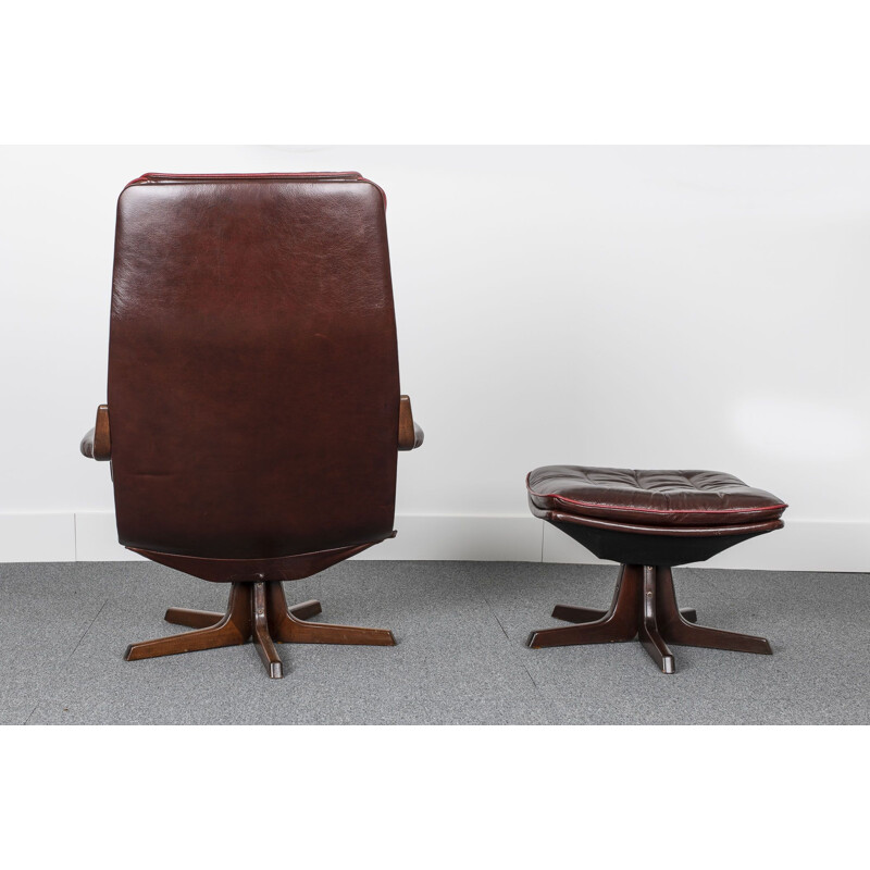 Fauteuil Vintage en cuir inclinable avec tabouret de pied assorti. Par Berg Furniture, Danemark. 1970