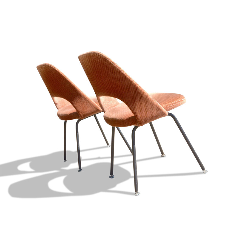 Pair of vintage chairs by Eero Saarinen 