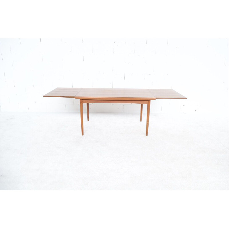 Vintage dining table by Dyrlund Mobelfabrik 1960