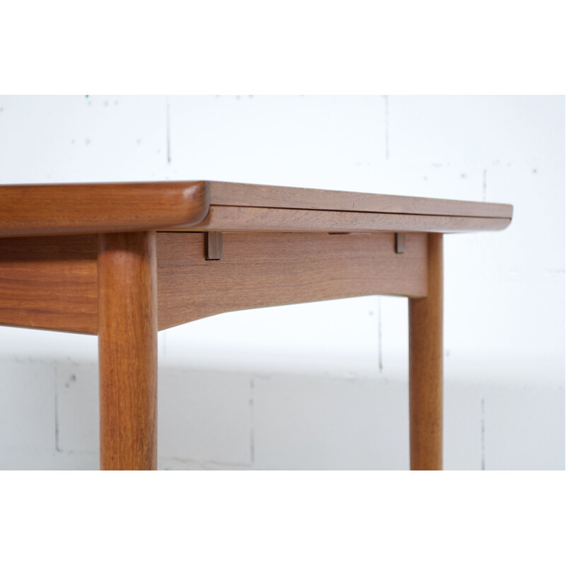 Vintage dining table by Dyrlund Mobelfabrik 1960