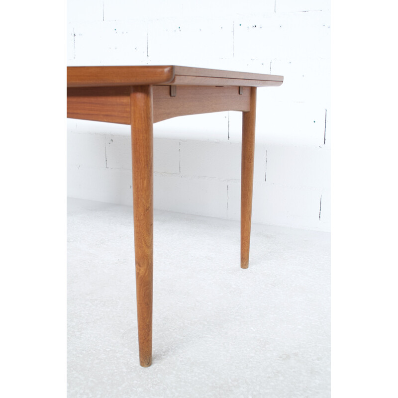 Vintage dining table by Dyrlund Mobelfabrik 1960