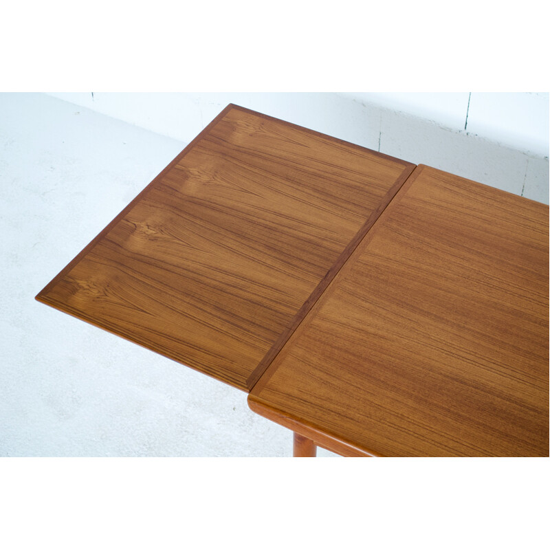 Vintage dining table by Dyrlund Mobelfabrik 1960