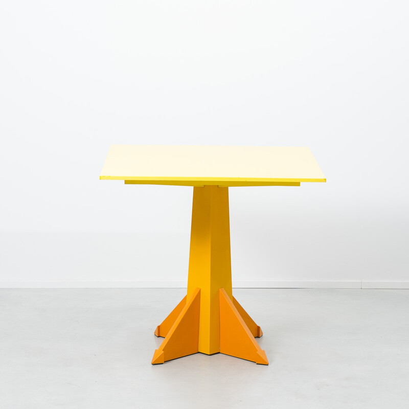 Kartell yellow dining table, Anna CASTELLI FERRIERI - 1983 