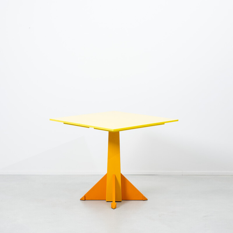 Kartell yellow dining table, Anna CASTELLI FERRIERI - 1983 