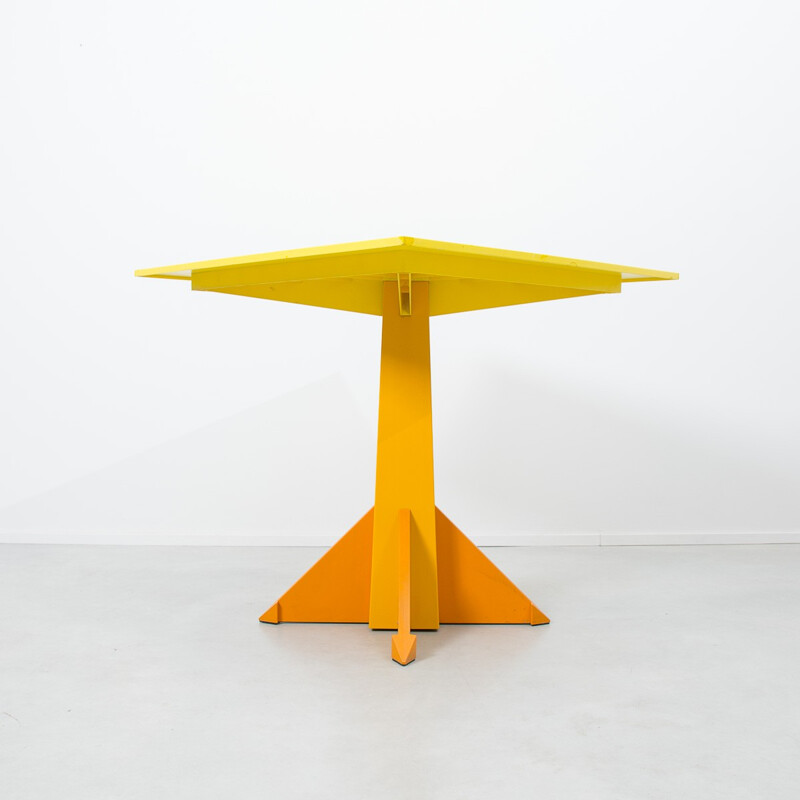 Kartell yellow dining table, Anna CASTELLI FERRIERI - 1983 