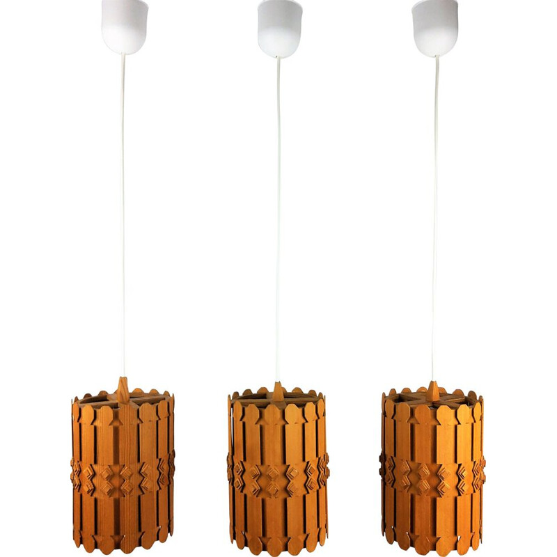 Set van 3 Scandinavische vurenhouten hanglampen 1960