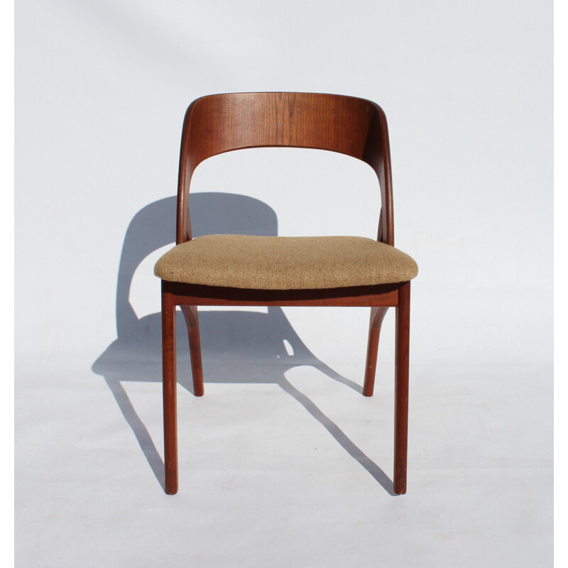 A set of 6 vintage dining room chairs in teak and light fabric of danish 1960s