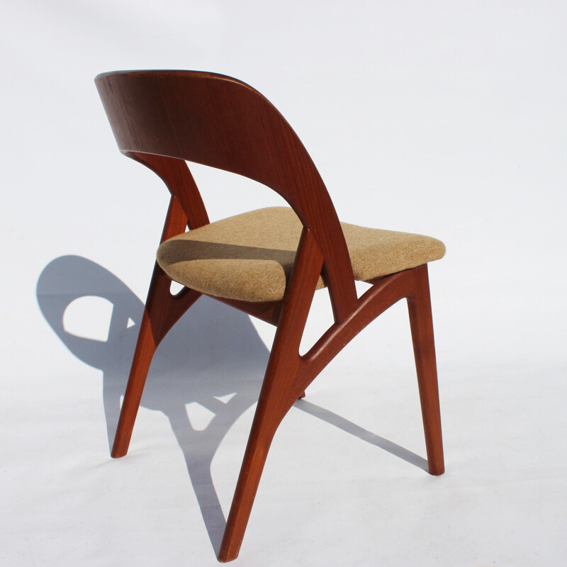 A set of 6 vintage dining room chairs in teak and light fabric of danish 1960s