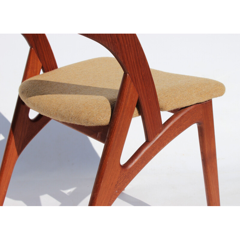 A set of 6 vintage dining room chairs in teak and light fabric of danish 1960s