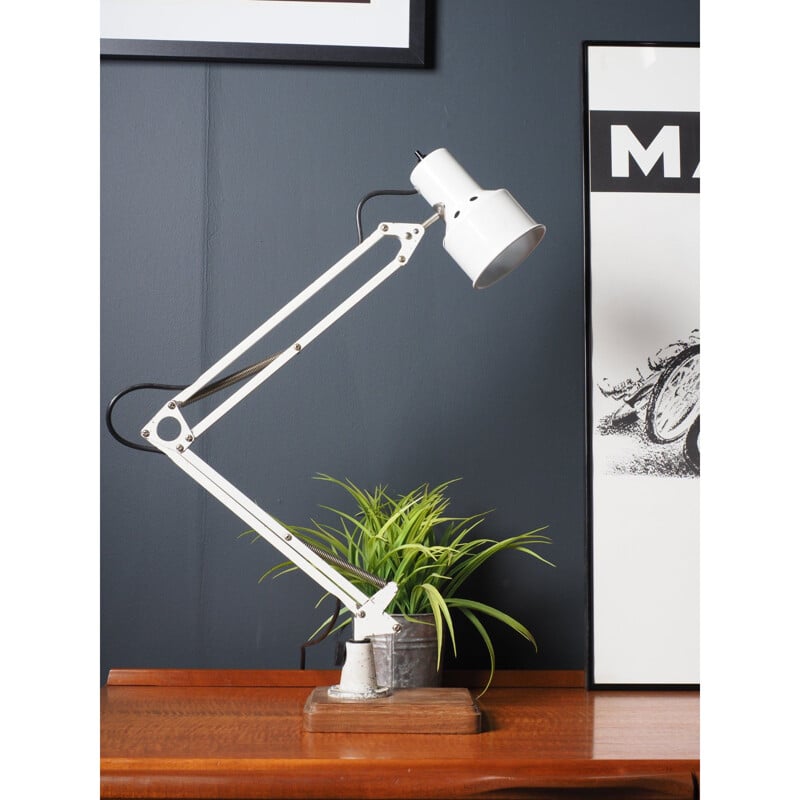 Lampe vintage à angle en émail blanc avec socle en bois