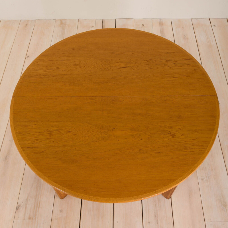 Vintage Danish round oak extension table with two leaves to Borge Mogensen 1960