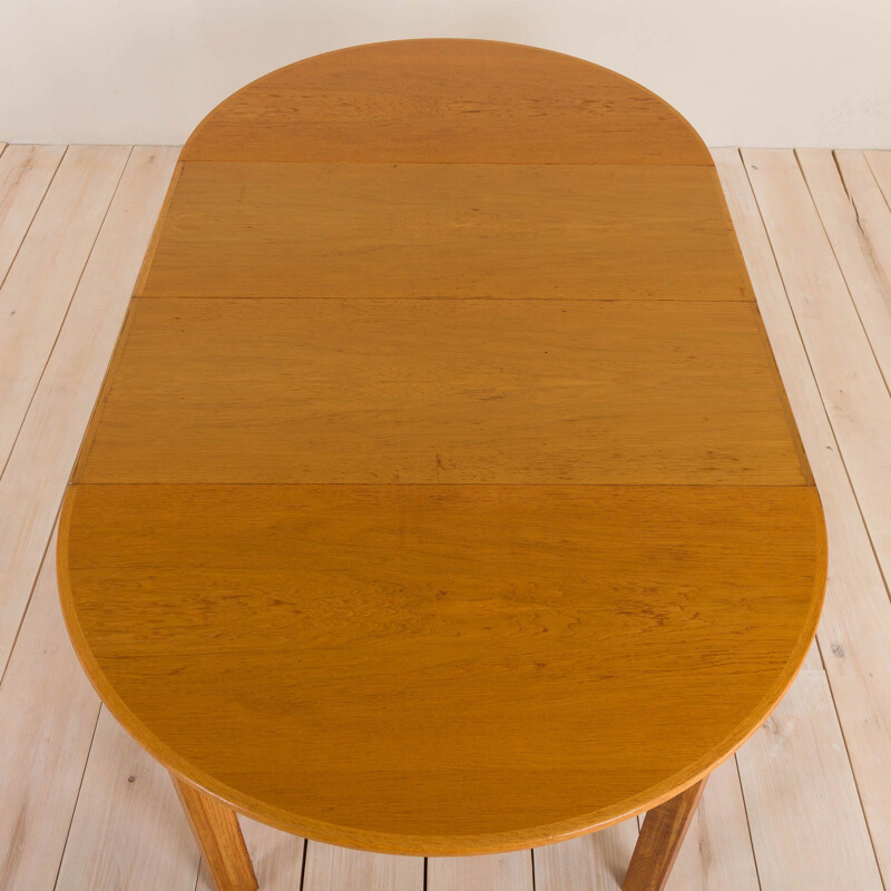 Vintage Danish round oak extension table with two leaves to Borge Mogensen 1960