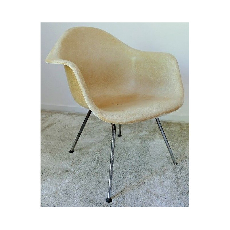 Poltrona vintage bianca "LAH" Charles e Ray Eames 1955