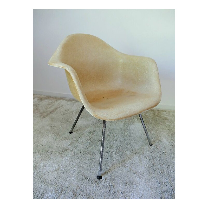 Poltrona vintage bianca "LAH" Charles e Ray Eames 1955