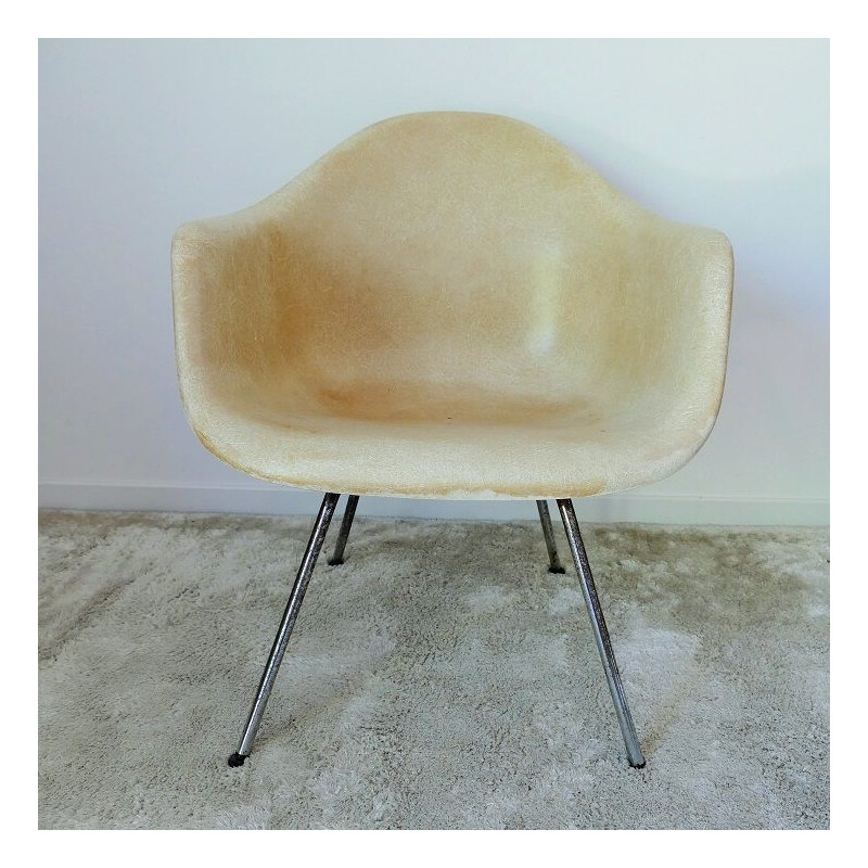 Poltrona vintage bianca "LAH" Charles e Ray Eames 1955