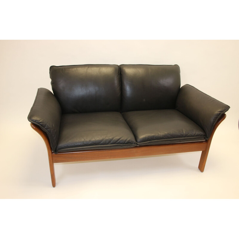 Vintage two-seater leather sofa Dreipunkt