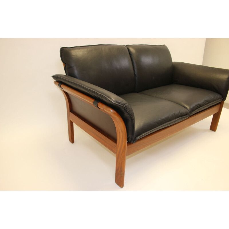 Vintage two-seater leather sofa Dreipunkt