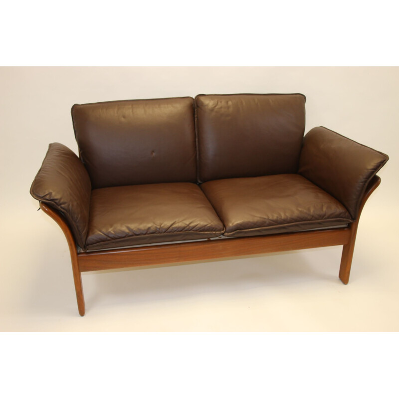 Vintage two-seater leather sofa Dreipunkt