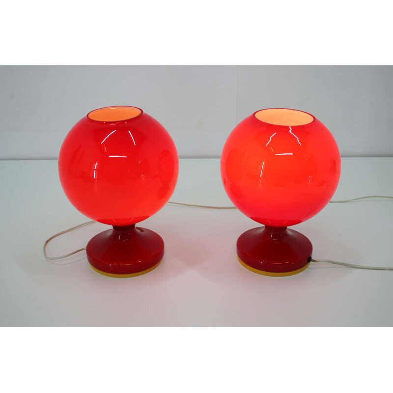 Coppia di lampade da tavolo vintage in vetro rosso da 60w di Stepan Tabery 1960
