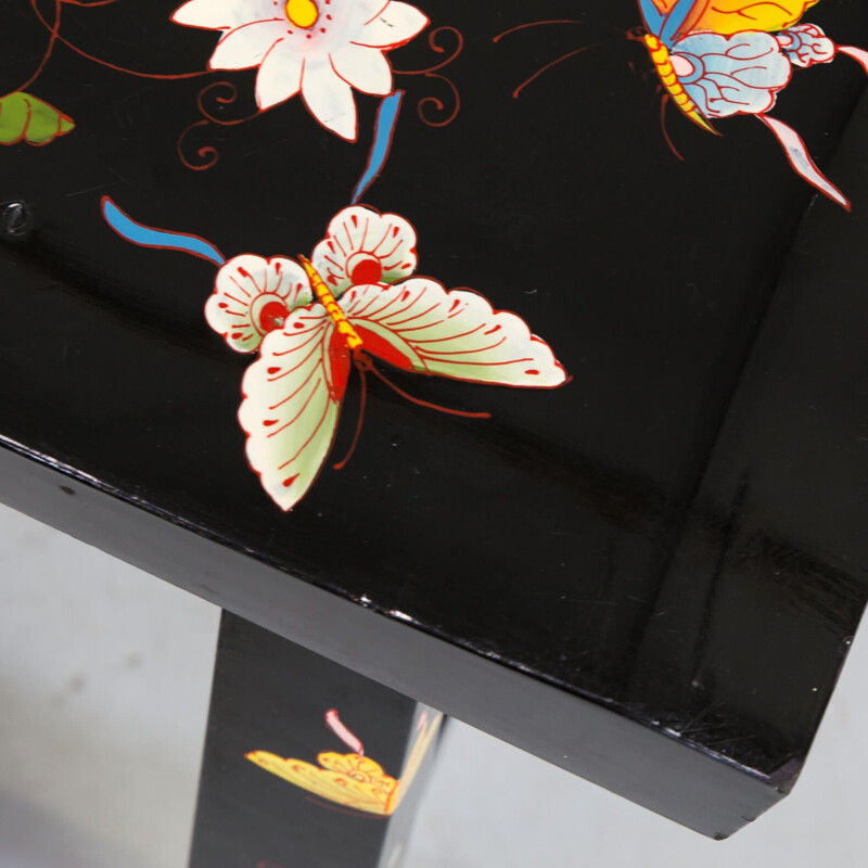 Tabouret vintage asiatique laqué noir peint à la main avec papillon