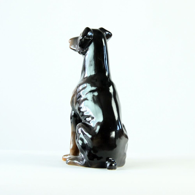 Vintage statue of an old doberman pitcher in Jikohera porcelain, Czechoslovakia 1960