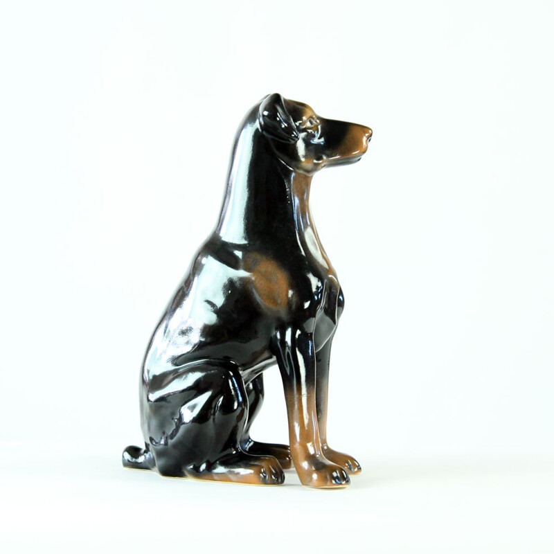 Estátua vintage de um velho cântaro de porcelana Doberman de Jikohera, Checoslováquia 1960