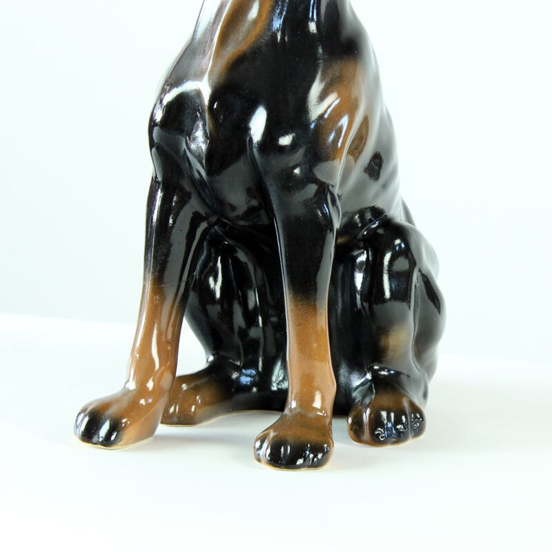 Estátua vintage de um velho cântaro de porcelana Doberman de Jikohera, Checoslováquia 1960