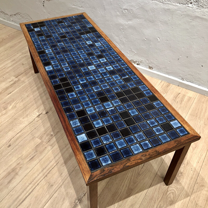 Table vintage en palissandre et céramique émaillée bleue de Johannes Andersen Silkeborg 1960